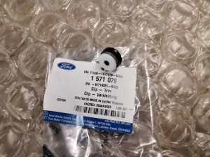 1571079-Ford Original Zierleistenclips Ford Connect ab 2013 
